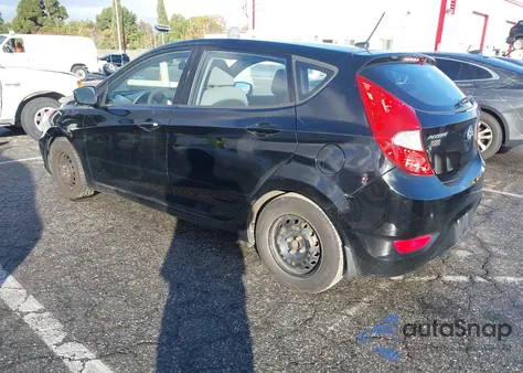 2013 Hyundai Accent Gs z USA, uszkodzony, nr VIN KMHCT5AE6DU106247